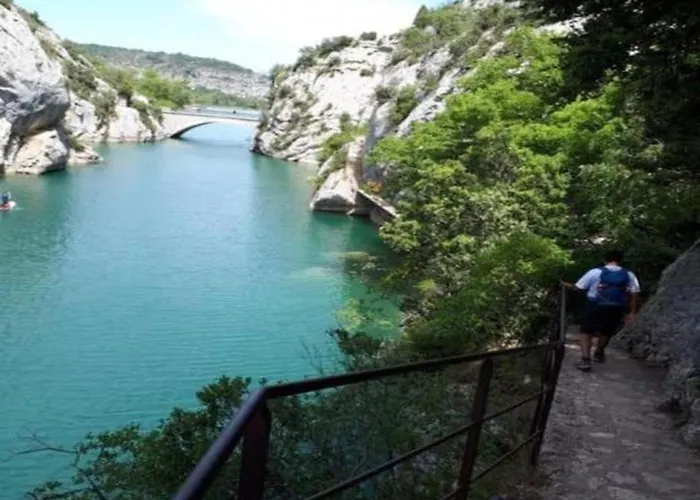 Capsule hotel La Roulotte Du Verdon Quinson