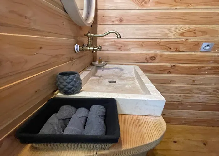 Capsule hotel La Roulotte Du Verdon *